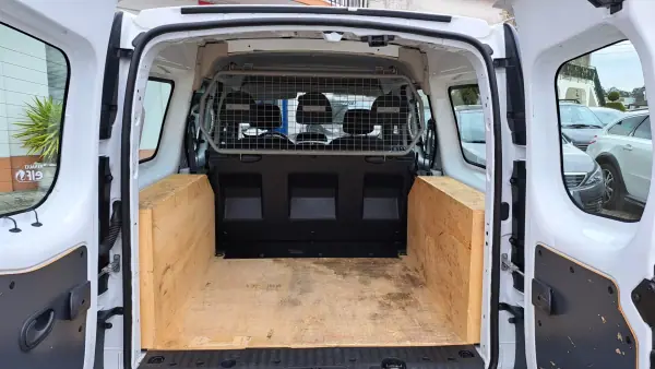 Renault TRAFIC L2H1 125CV 2019 - 19900 EUR, 106110 km - AUTO.MOTO.pt - 106110km - foto 8 de 24