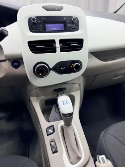 Renault Zoe 2018 - 10750 EUR, 64000 km - AUTO.MOTO.pt - 64000km - foto 12 de 18