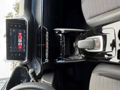 Peugeot e-208 2021 - 16900 EUR, 37800 km - AUTO.MOTO.pt - 37800km - foto 3 de 12