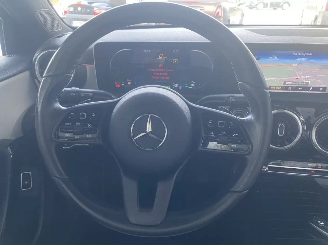Mercedes-Benz A 250e 2020 - 24990 EUR, 138210 km - AUTO.MOTO.pt - 138210km - foto 13 de 15