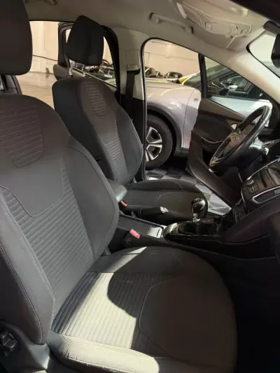 Ford Focus 2018 - 10900 EUR, 145000 km - AUTO.MOTO.pt - 145000km - foto 8 de 9
