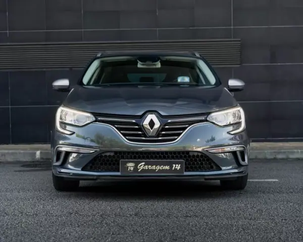 Renault Mégane Sport Tourer 2018 - 15990 EUR, 126740 km - AUTO.MOTO.pt - 126740km - foto 2 de 65
