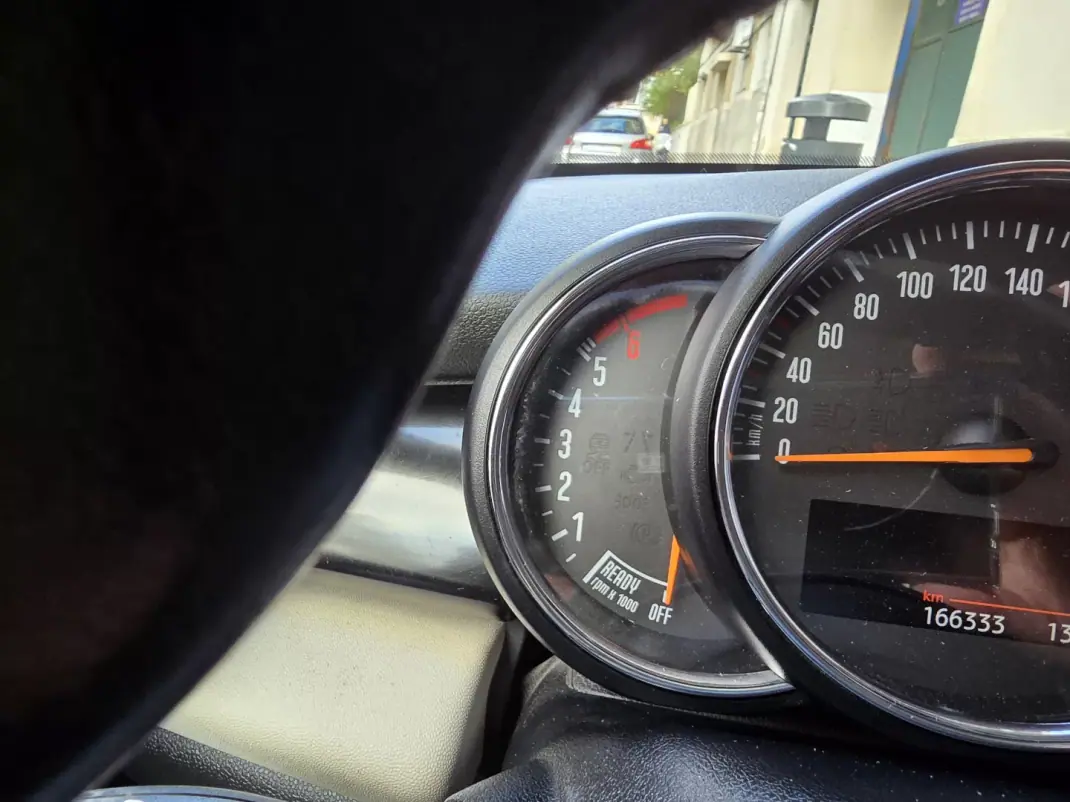 MINI Cooper 2017 - 14999 EUR, 166333 km - AUTO.MOTO.pt - 166333km - foto 15 de 24