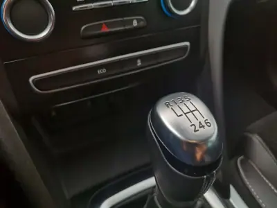 Renault Mégane 2019 - 17900 EUR, 96000 km - AUTO.MOTO.pt - 96000km - foto 19 de 27