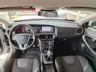 Volvo V40 2013 - 8350 EUR, 298100 km - AUTO.MOTO.pt - 298100km - foto 19 de 33