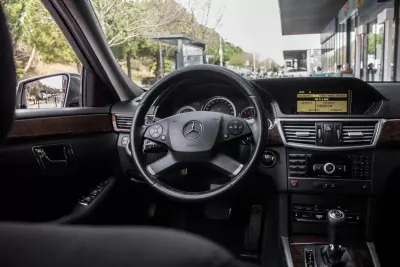 Mercedes-Benz E 220 2010 - 10990 EUR, 489933 km - AUTO.MOTO.pt - 489933km - foto 35 de 41