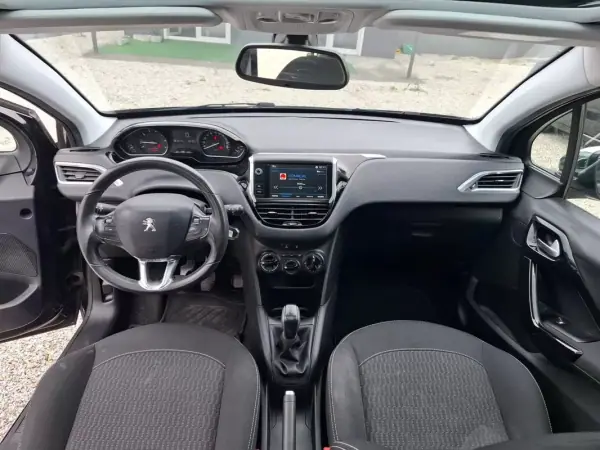 Peugeot 208 2017 - 8900 EUR, 191000 km - AUTO.MOTO.pt - 191000km - foto 20 de 36