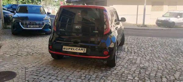 Kia Soul 2017 - 10950 EUR, 75123 km - AUTO.MOTO.pt - 75123km - foto 6 de 18