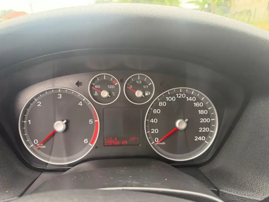 Ford Focus SW 2007 - 4450 EUR, 235000 km - AUTO.MOTO.pt - 235000km - foto 20 de 26