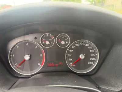 Ford Focus SW 2007 - 4450 EUR, 235000 km - AUTO.MOTO.pt - 235000km - foto 20 de 26