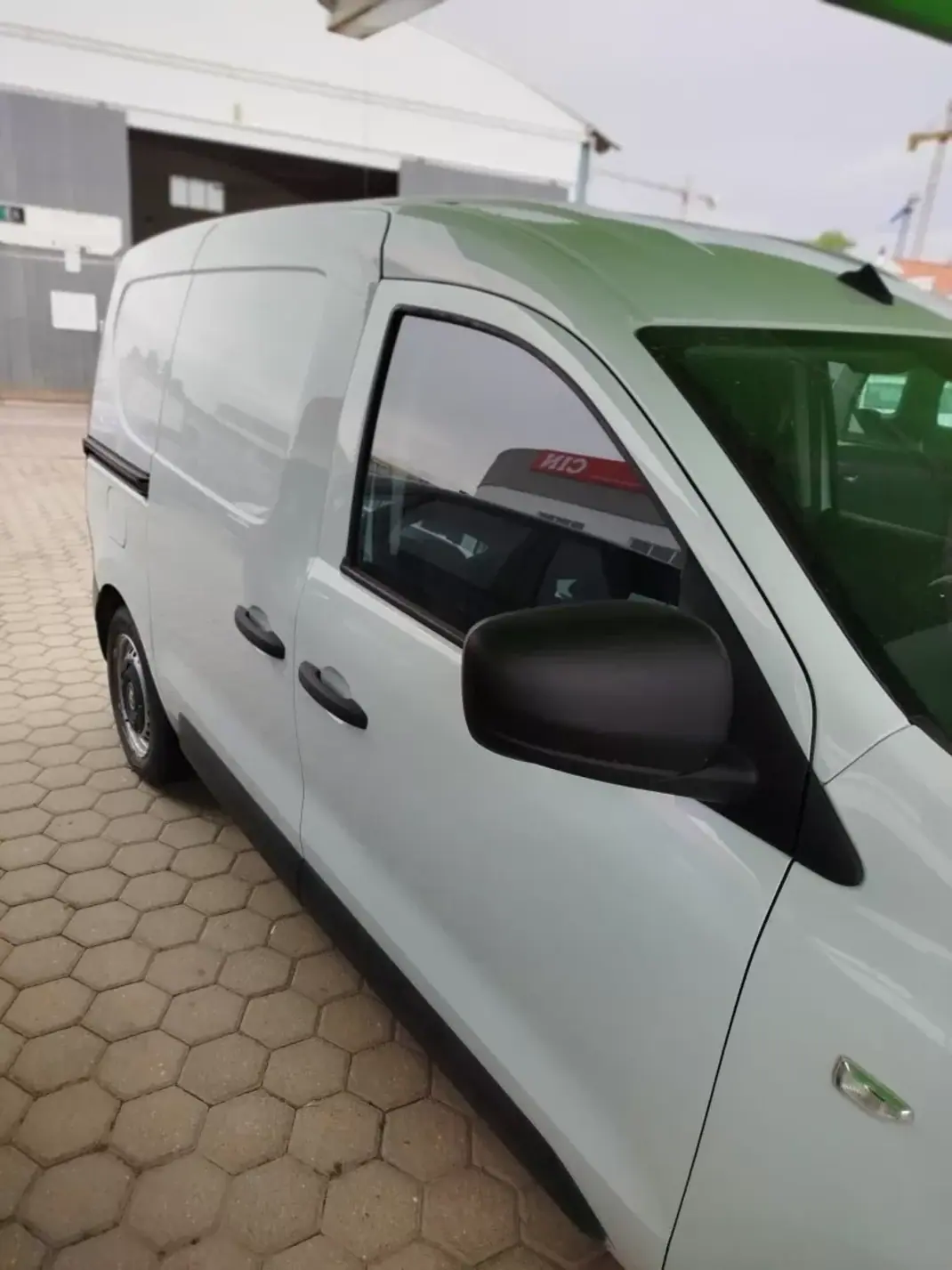 Renault EXPRESS 1.5 DCI BLUE 95 CONFORT 2021 - 14900 EUR, 77183 km - AUTO.MOTO.pt - 77183km - foto 4 de 11