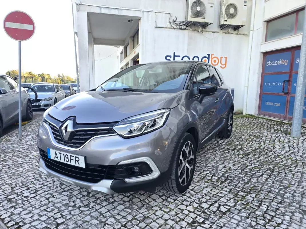Renault Captur 2018 - 13450 EUR, 168000 km - AUTO.MOTO.pt - 168000km - foto 7 de 16
