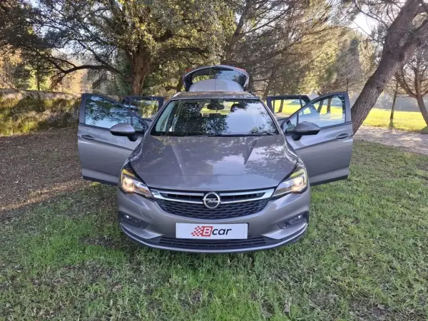 Opel Astra Sports Tourer 2017 - 8900 EUR, 231400 km - AUTO.MOTO.pt - 231400km - foto 17 de 35