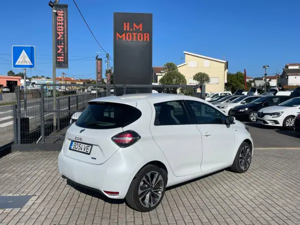 Renault Zoe 2020 - 15900 EUR, 114000 km - AUTO.MOTO.pt - 114000km - foto 4 de 12