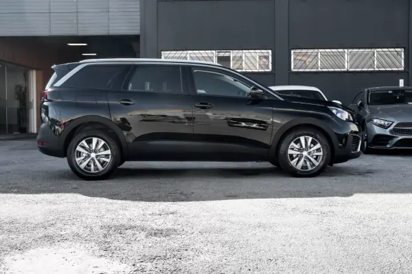 Peugeot 5008 1.2 PureTech Allure Pack EAT8 2020 Gasolina — 160 900 km Peugeot 5008 1.2 PureTech Allure Pack EAT8 2020 Gasolina