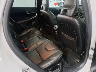 Volvo V40 2015 - 12990 EUR, 179950 km - AUTO.MOTO.pt - 179950km - foto 25 de 29