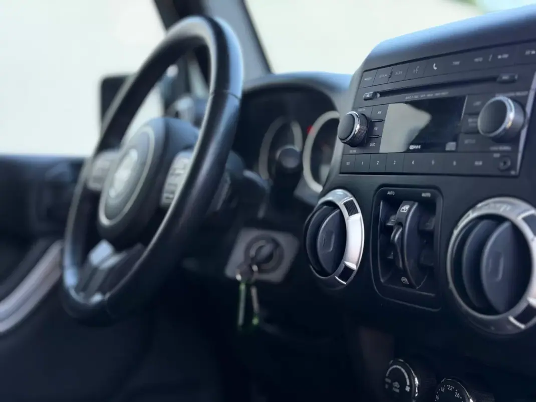 Jeep Wrangler Unlimited 2015 - 52000 EUR, 169769 km - 169769km - foto 10 de 14
