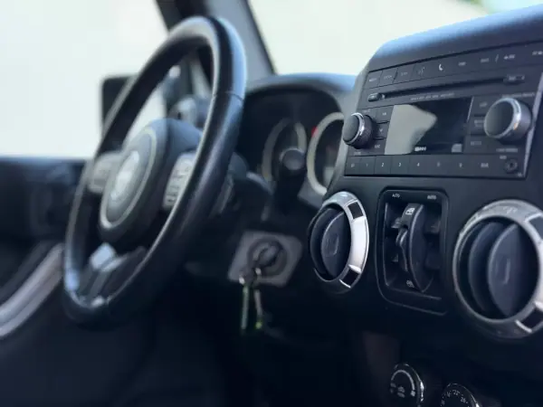 Jeep Wrangler Unlimited 2015 - 52000 EUR, 169769 km - AUTO.MOTO.pt - 169769km - foto 10 de 14