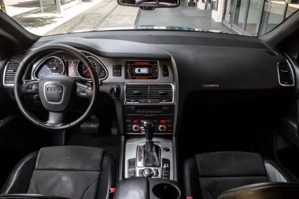 Audi Q7 2007 - 13790 EUR, 328646 km - AUTO.MOTO.pt - 328646km - foto 26 de 38