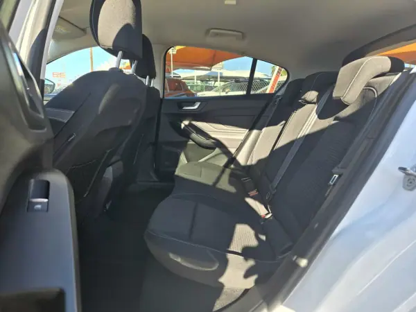 Ford Focus 2022 - 16950 EUR, 62238 km - AUTO.MOTO.pt - 62238km - foto 9 de 10