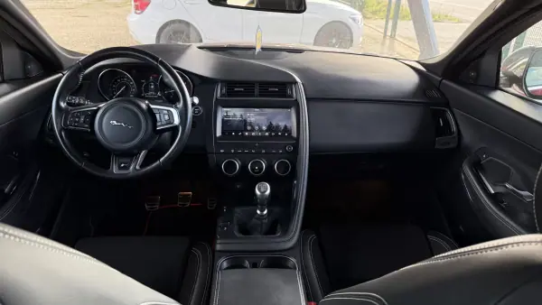 Jaguar E-Pace 2019 - 24500 EUR, 164000 km - AUTO.MOTO.pt - 164000km - foto 17 de 64