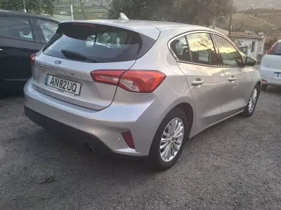 Ford Focus 2019 - 12800 EUR, 154109 km - foto 5 de 19