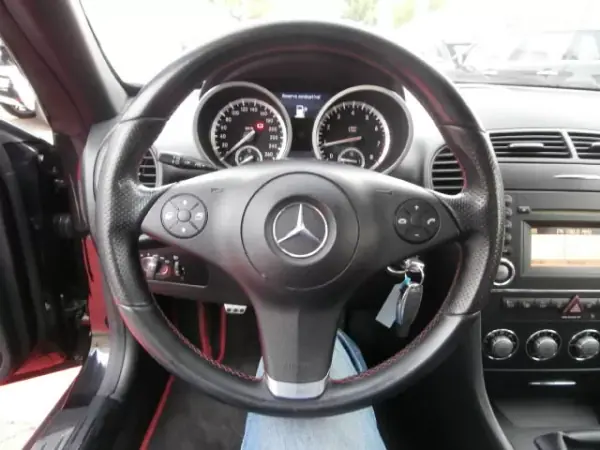 Mercedes-Benz SLK 200 2010 - 16000 EUR, 176098 km - AUTO.MOTO.pt - 176098km - foto 20 de 32
