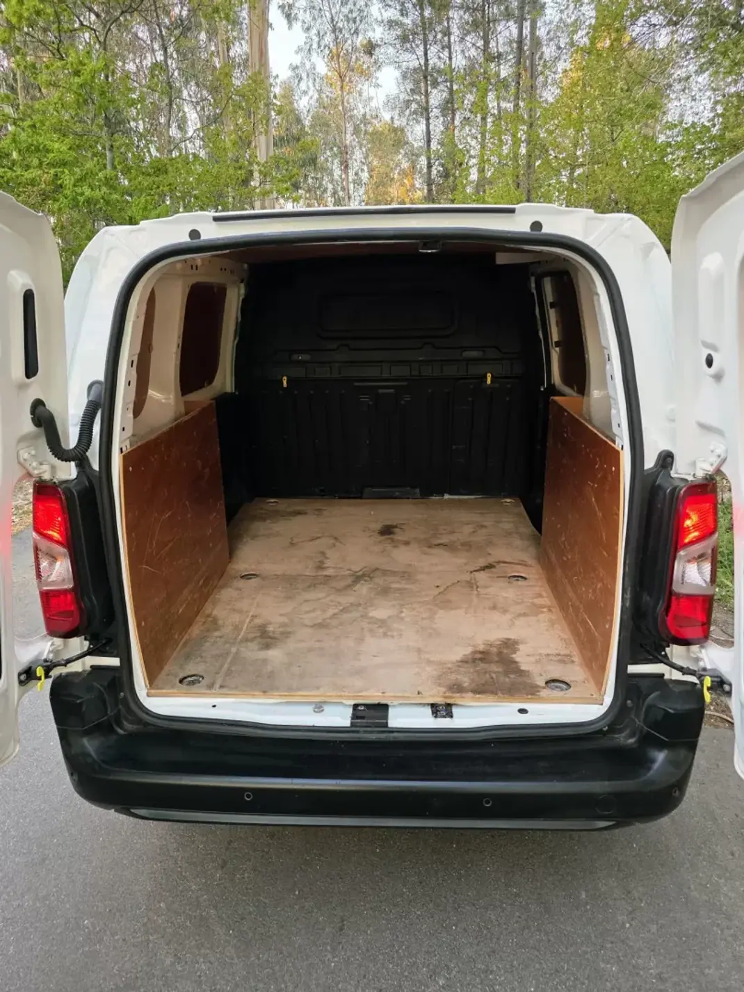 Citroën Berlingo 2020 - 11990 EUR, 152000 km - AUTO.MOTO.pt - 152000km - foto 28 de 30
