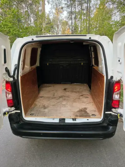 Citroën Berlingo 2020 - 11990 EUR, 152000 km - AUTO.MOTO.pt - 152000km - foto 28 de 30