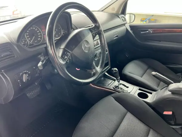 Mercedes-Benz A 180 2007 - 7000 EUR, 280000 km - AUTO.MOTO.pt - 280000km - foto 6 de 6