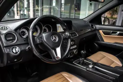 Mercedes-Benz C 220 2012 - 8450 EUR, 318339 km - AUTO.MOTO.pt - 318339km - foto 9 de 26