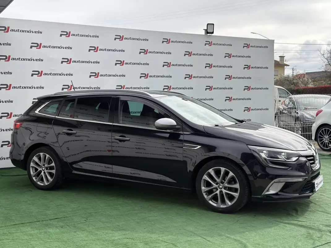 Renault Mégane 2019 - 15990 EUR, 122827 km - AUTO.MOTO.pt - 122827km - foto 5 de 21