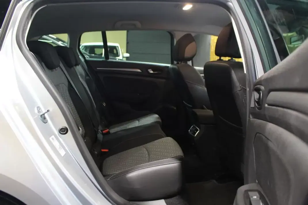 Renault Mégane Sport Tourer 2021 - 15290 EUR, 168000 km - AUTO.MOTO.pt - 168000km - foto 16 de 30