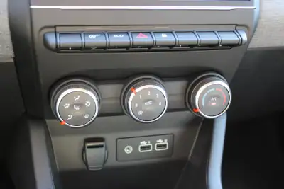 Renault Clio 2024 - 18750 EUR, 1753 km - AUTO.MOTO.pt - 1753km - foto 21 de 22