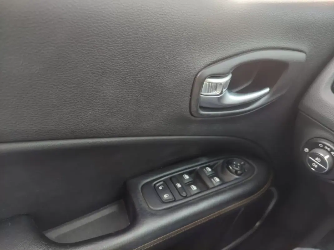 Jeep Compass 2019 - 16500 EUR, 145500 km - 145500km - foto 7 de 10