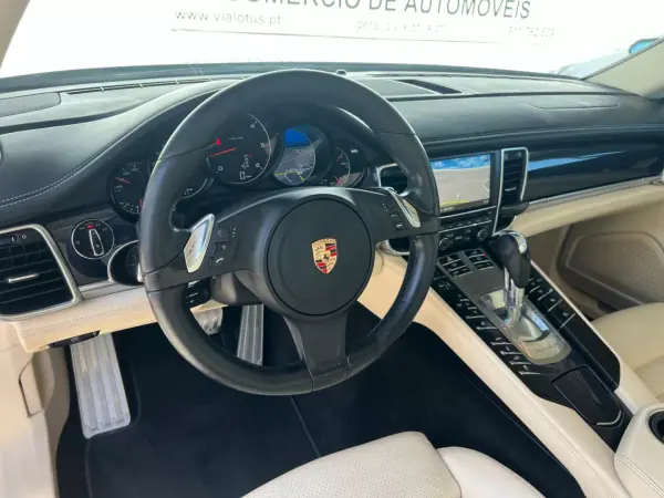 Porsche Panamera 2014 - 46000 EUR, 136900 km - AUTO.MOTO.pt - 136900km - foto 14 de 19
