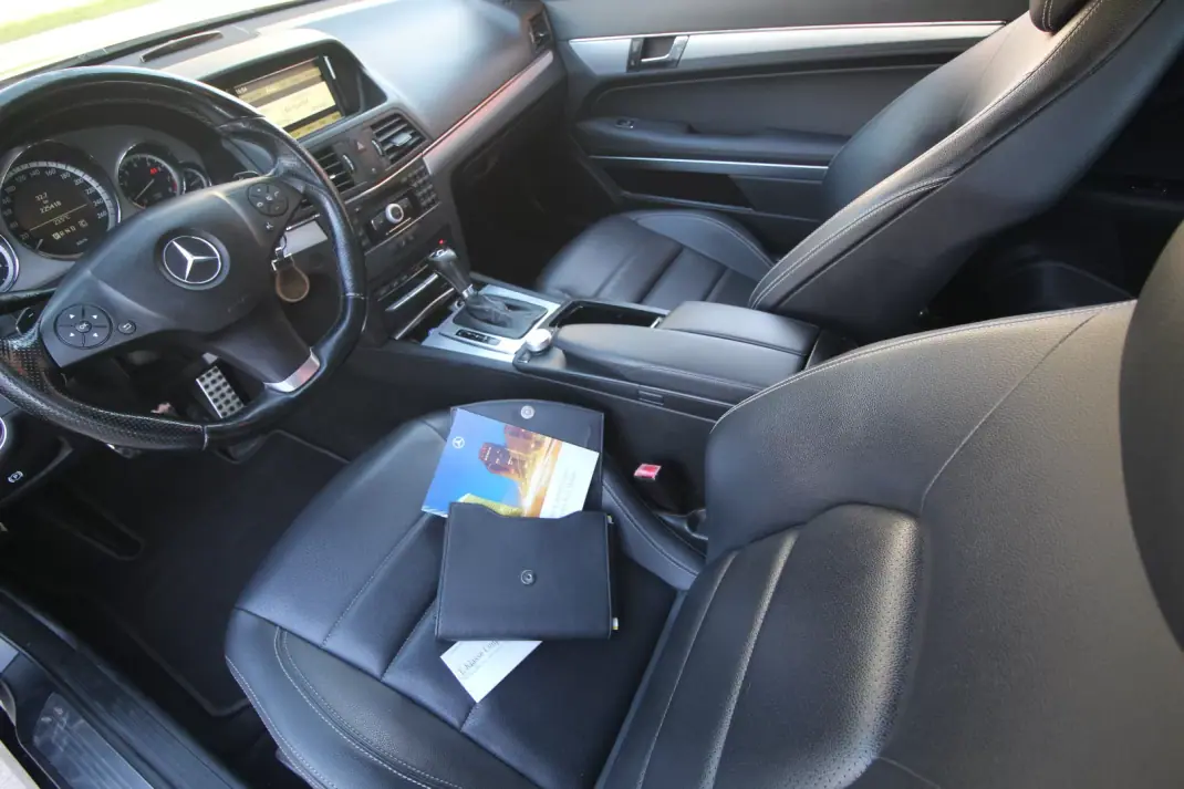 Mercedes-Benz E 250 2010 - 14990 EUR, 225000 km - 225000km - foto 29 de 31