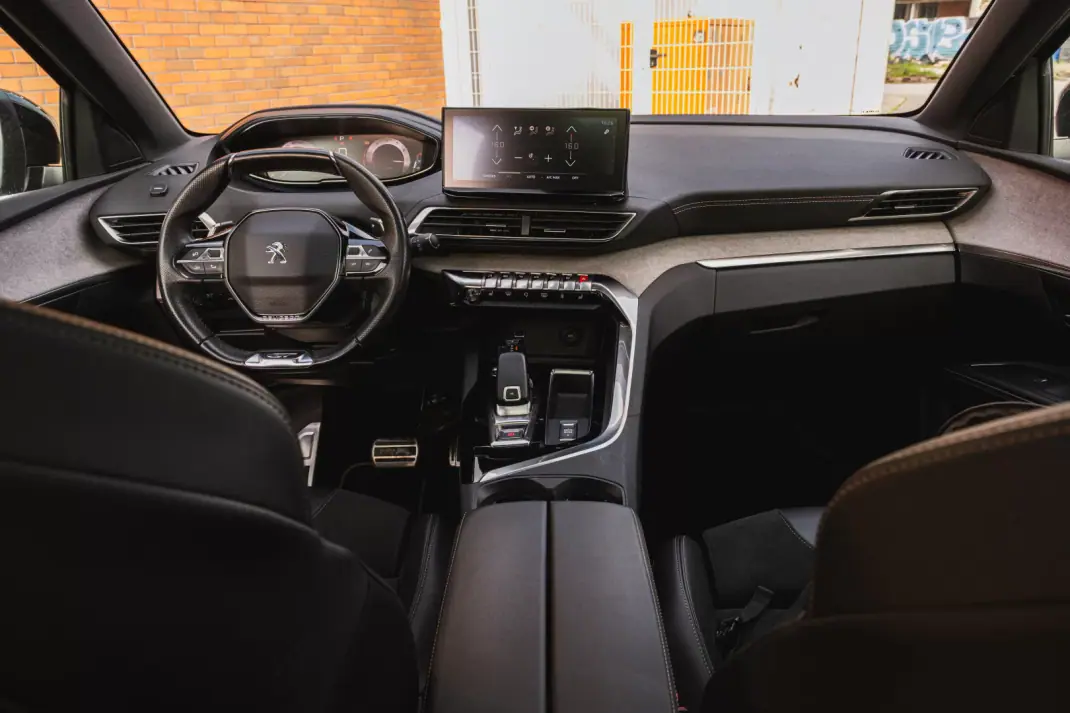 Peugeot 5008 2021 - 24000 EUR, 128300 km - AUTO.MOTO.pt - 128300km - foto 7 de 23