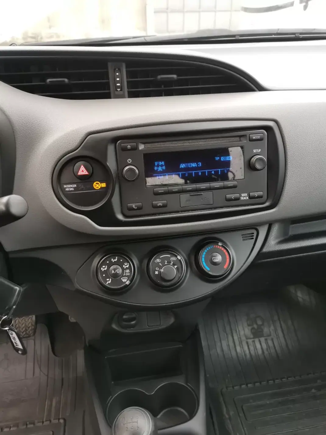 Toyota YARIS BIZZ (NLP 1.0 VVT-i 1.0) 2017 - 11000 EUR, 214000 km - AUTO.MOTO.pt - 214000km - foto 9 de 11