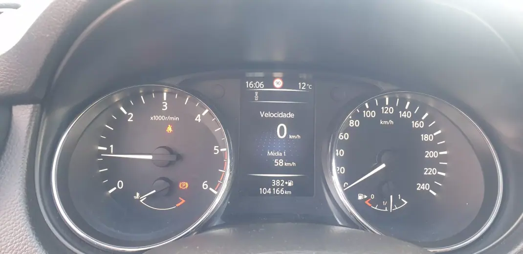 Nissan Qashqai 2015 - 14950 EUR, 104000 km - AUTO.MOTO.pt - 104000km - foto 10 de 13