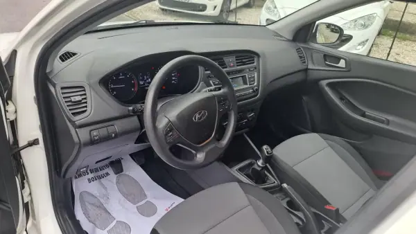 Hyundai i20 2018 - 9980 EUR, 134296 km - AUTO.MOTO.pt - 134296km - foto 26 de 43