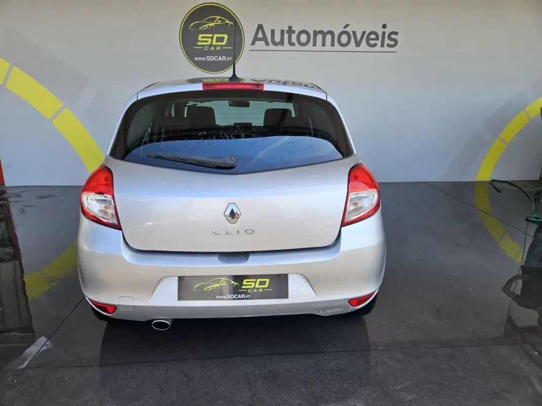 Renault Clio 2010 - 5950 EUR, 110000 km - AUTO.MOTO.pt - 110000km - foto 4 de 8