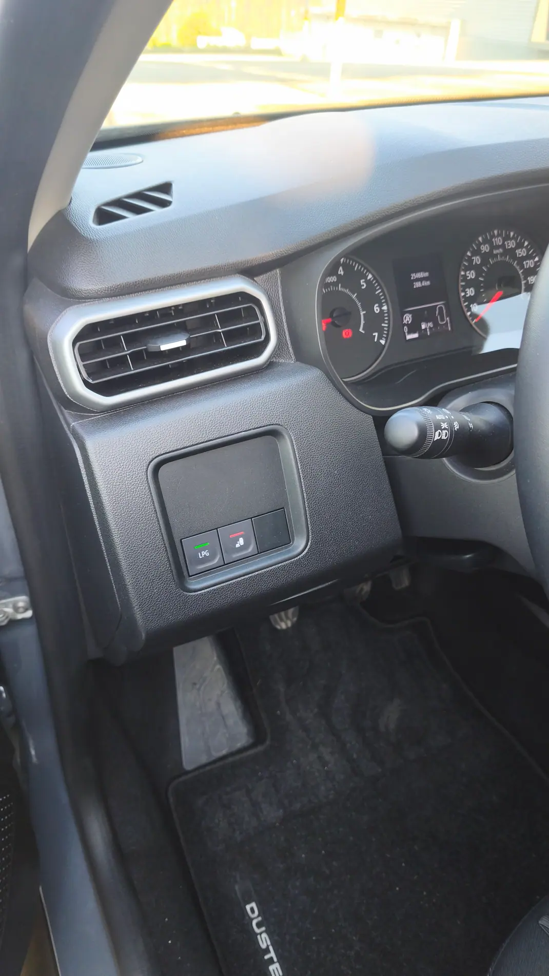 Dacia Duster 2023 - 20000 EUR, 27000 km - AUTO.MOTO.pt - 27000km - foto 8 de 22