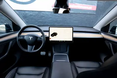 Tesla Model Y 2022 - 38900 EUR, 54000 km - AUTO.MOTO.pt - 54000km - foto 12 de 23