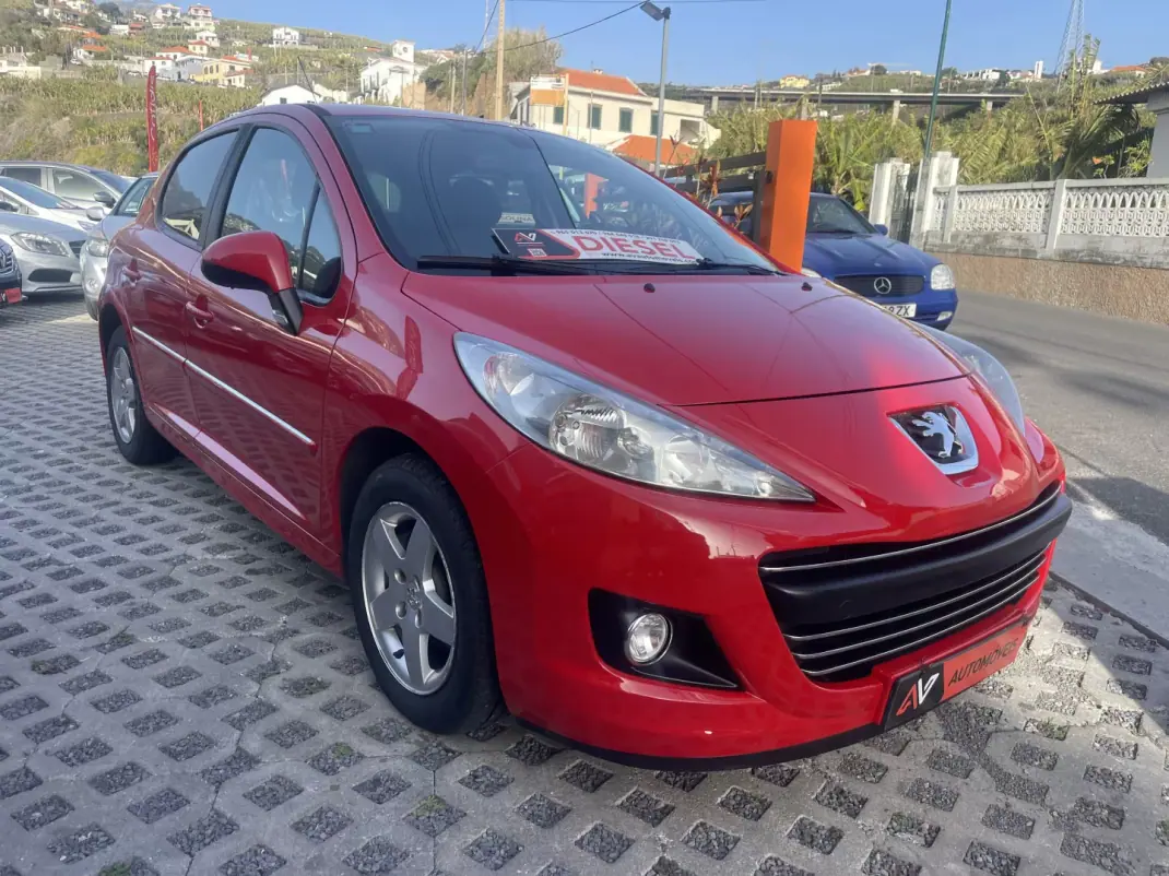 Peugeot 207 2010 - 6500 EUR, 182413 km - AUTO.MOTO.pt - 182413km - foto 1 de 9