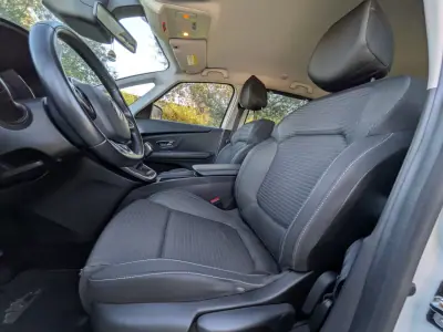 Renault Scénic 2017 - 14250 EUR, 120000 km - foto 5 de 10