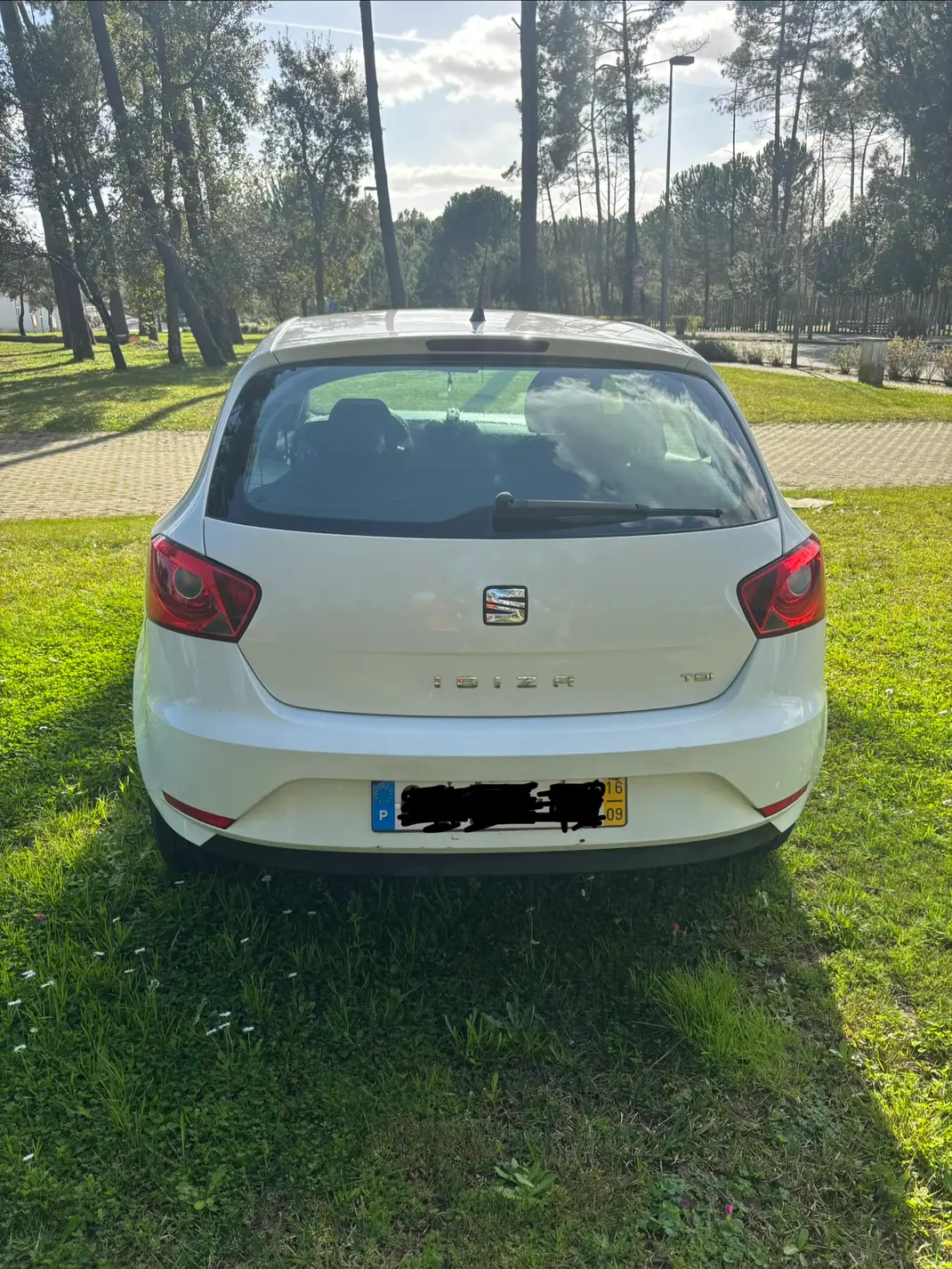 SEAT Ibiza 2016 - 10500 EUR, 104000 km - AUTO.MOTO.pt - 104000km - foto 5 de 9
