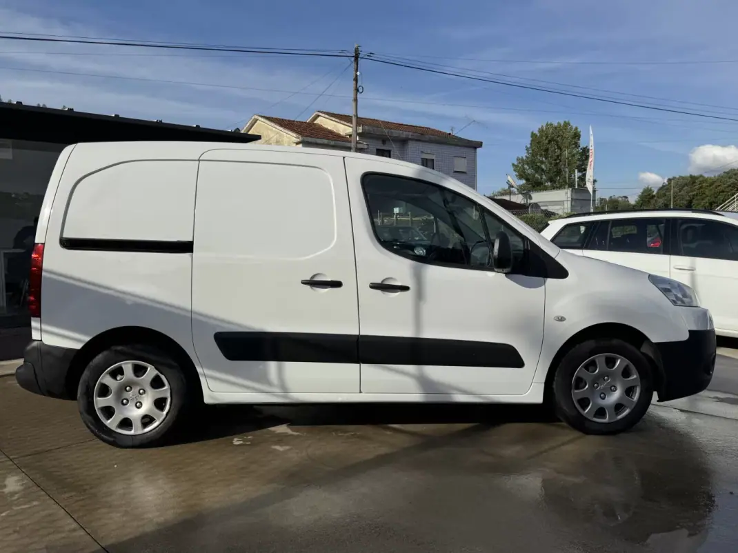 Peugeot Partner 1.6HDI L1 2011 - 5999 EUR, 199900 km - AUTO.MOTO.pt - 199900km - foto 13 de 17
