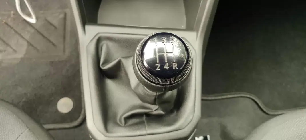 Dacia Sandero 2025 - 16990 EUR, 2000 km - AUTO.MOTO.pt - 2000km - foto 38 de 39