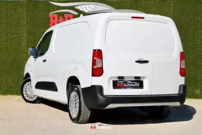 Peugeot Partner 1.5 BlueHDI Pro Longa 3L 2021 - 14750 EUR, 113000 km - AUTO.MOTO.pt - 113000km - foto 2 de 22